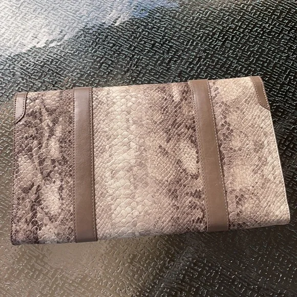 Shiraleah snake skin clutch - Picture 4 of 12